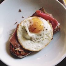 prosciutto & fried egg tartine