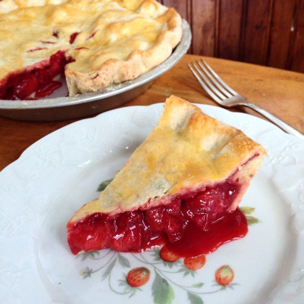 simple strawberry pie | www.injennieskitchen.com