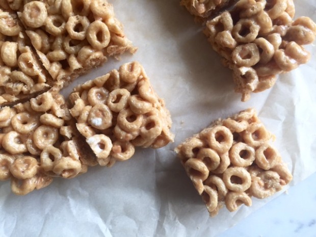 Peanut Butter Cereal Treats | www.injennieskitchen.com