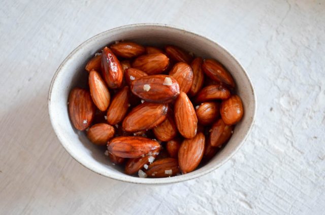 Best Roasted Almonds | In Jennie's Kitchen