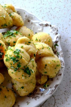 Homemade Garlic Knots | In Jennie's Kitchen