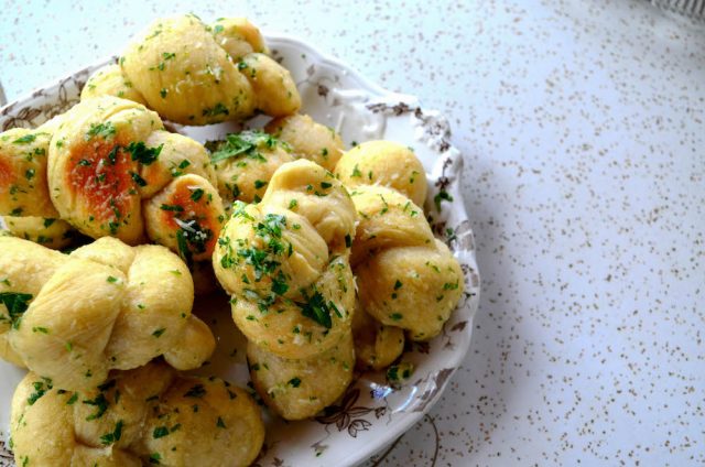 Homemade Garlic Knots | In Jennie's Kitchen