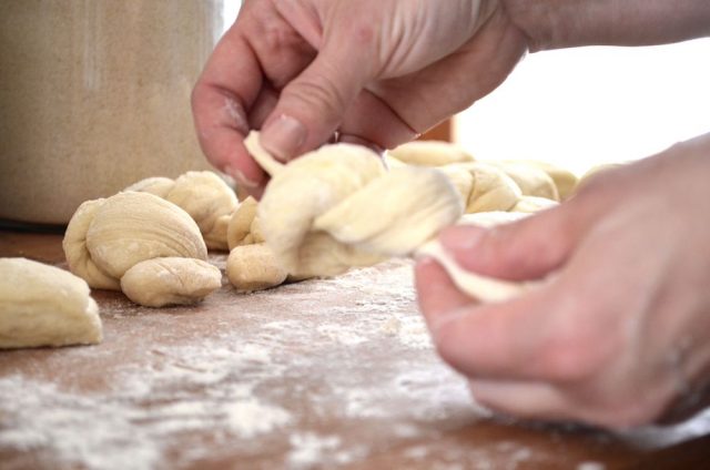 Homemade Garlic Knots | In Jennie's Kitchen