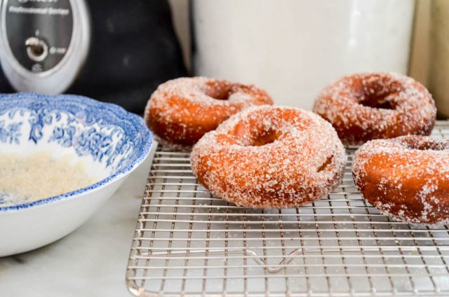 Easy Vanilla Sugar Doughnuts {Ciambelle di Kippur} | In Jennie's Kitchen