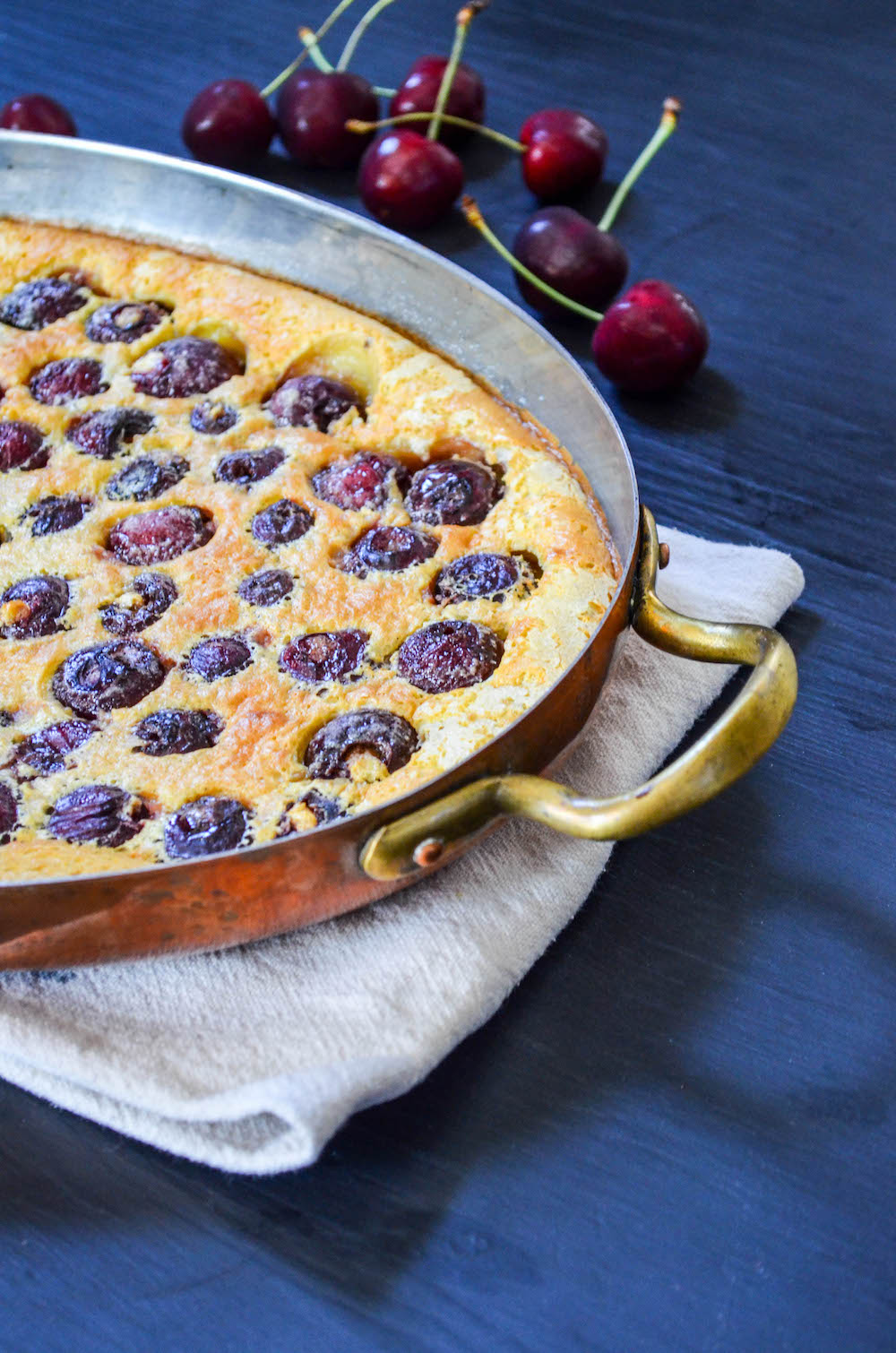 Клафути это. Clafoutis. Пирог клафути. Вишневый пирог клафути французский. Тарт клафути.