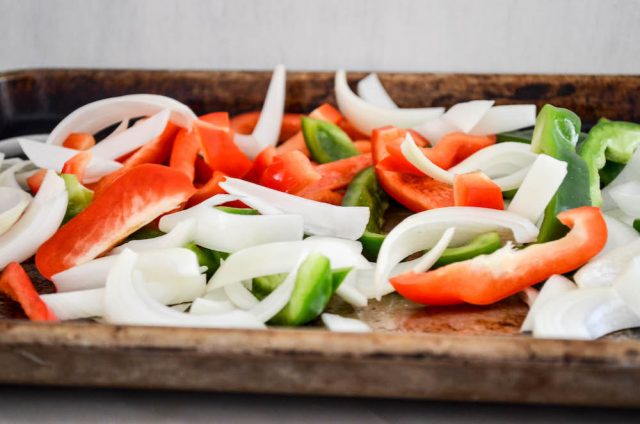 Easy Sheet Pan Chicken Fajitas | In Jennie's Kitchen