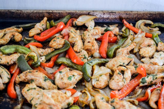 Easy Sheet Pan Chicken Fajitas | In Jennie's Kitchen